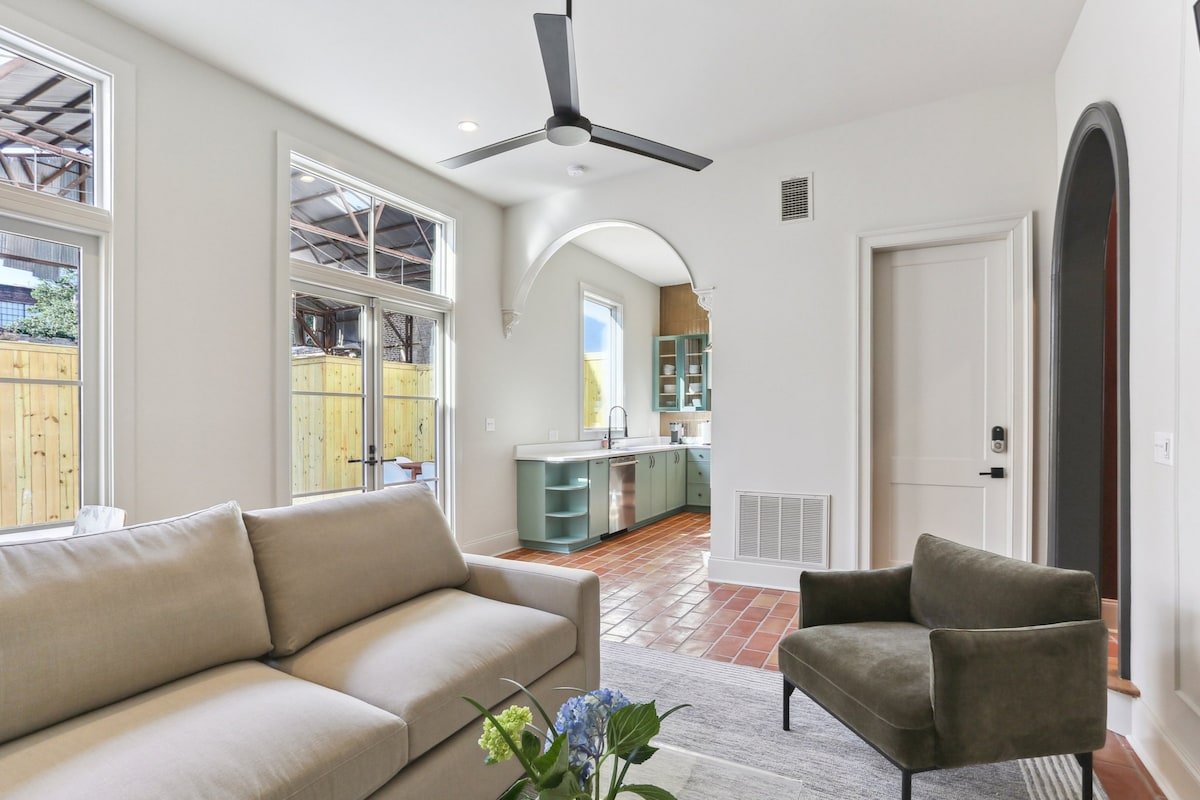 the Augustin | | 5BD+5BA Private Pool + Garage gallery image 5