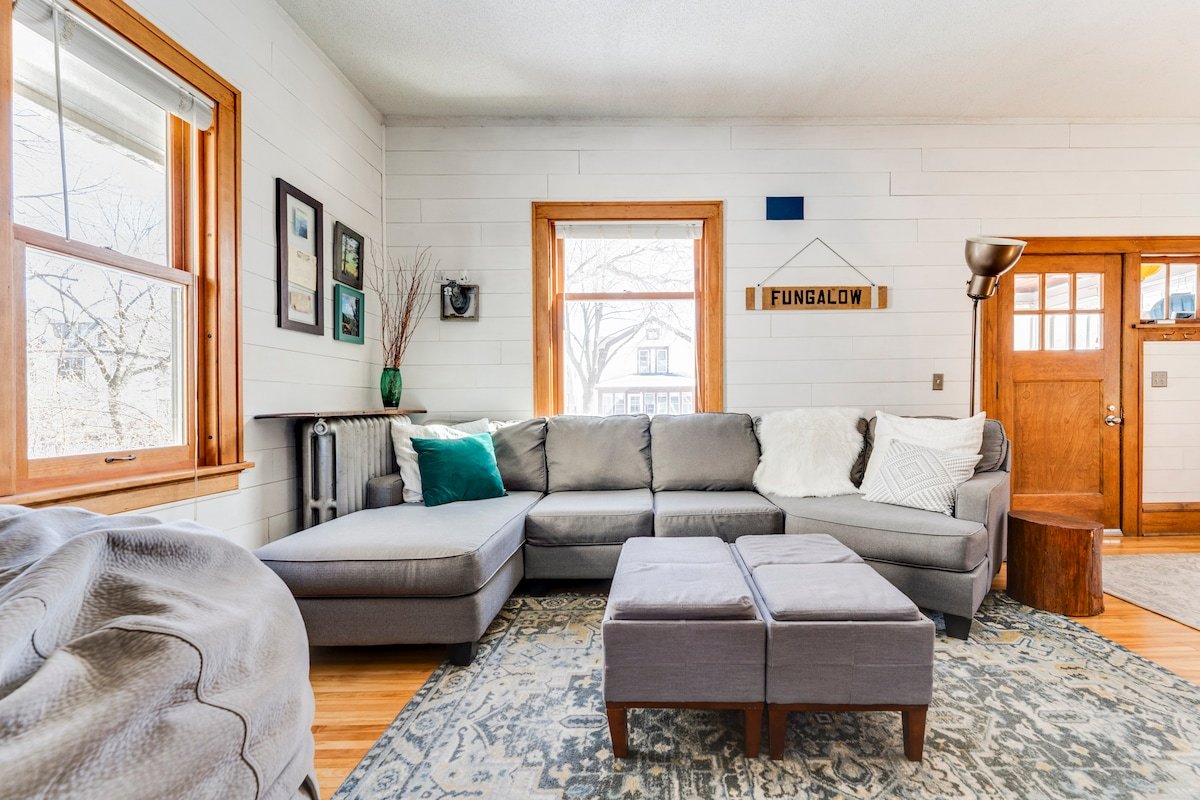 Uptown Fungalow – beautiful private home in MPLS gallery image 2