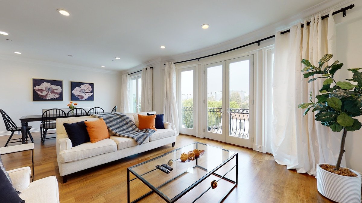 Luxurious & Private Beverly Hills Condo with Views gallery image 2