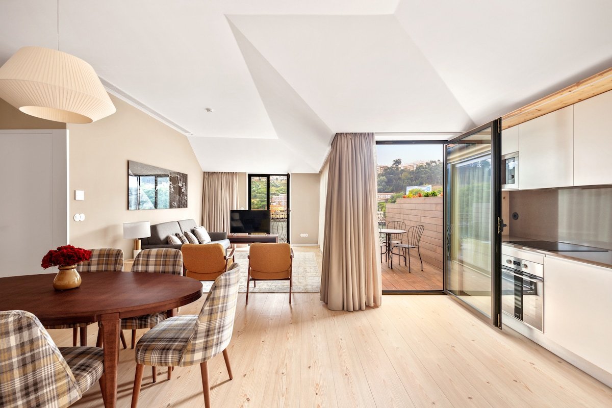 River View Stunning Ap| @108mmhose W Breakfast gallery image 5