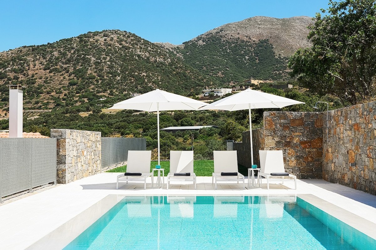 Brand new 6 bedroom Villa Tetragon gallery image 4