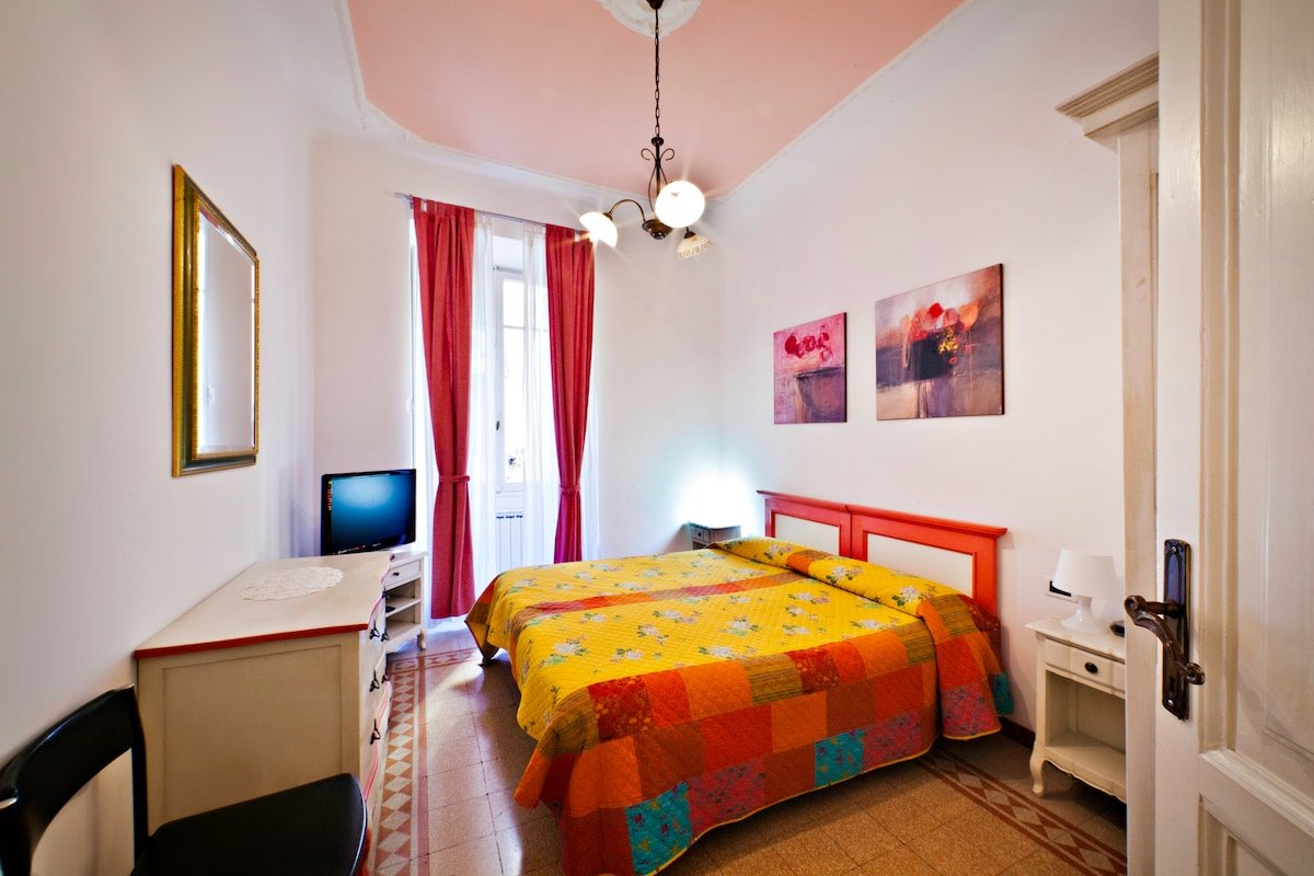 Rome Accommodation Colosseum gallery image 4