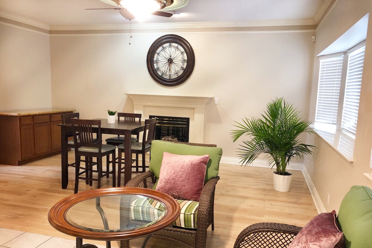 Clean Bright Family Home Near City Center &Airport gallery image 5