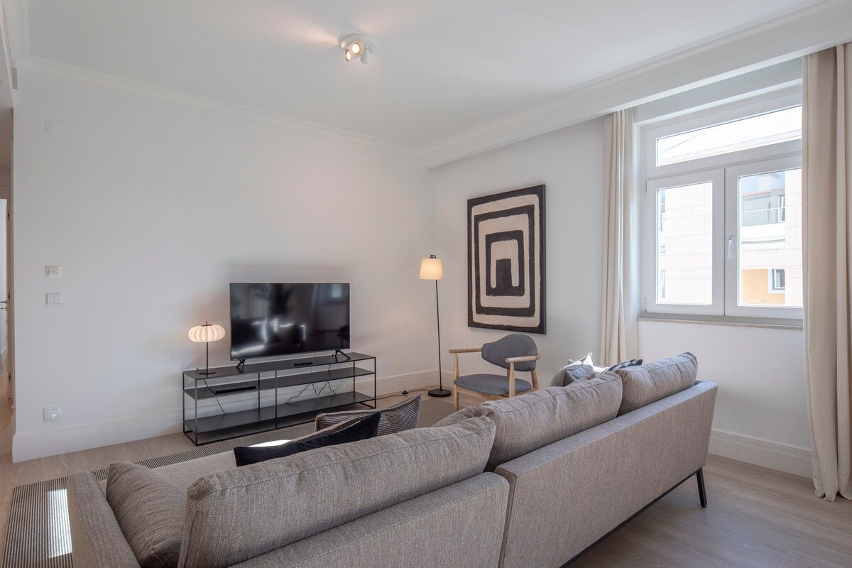 Charming Apartment in a Private Condominium w/Pool gallery image 5