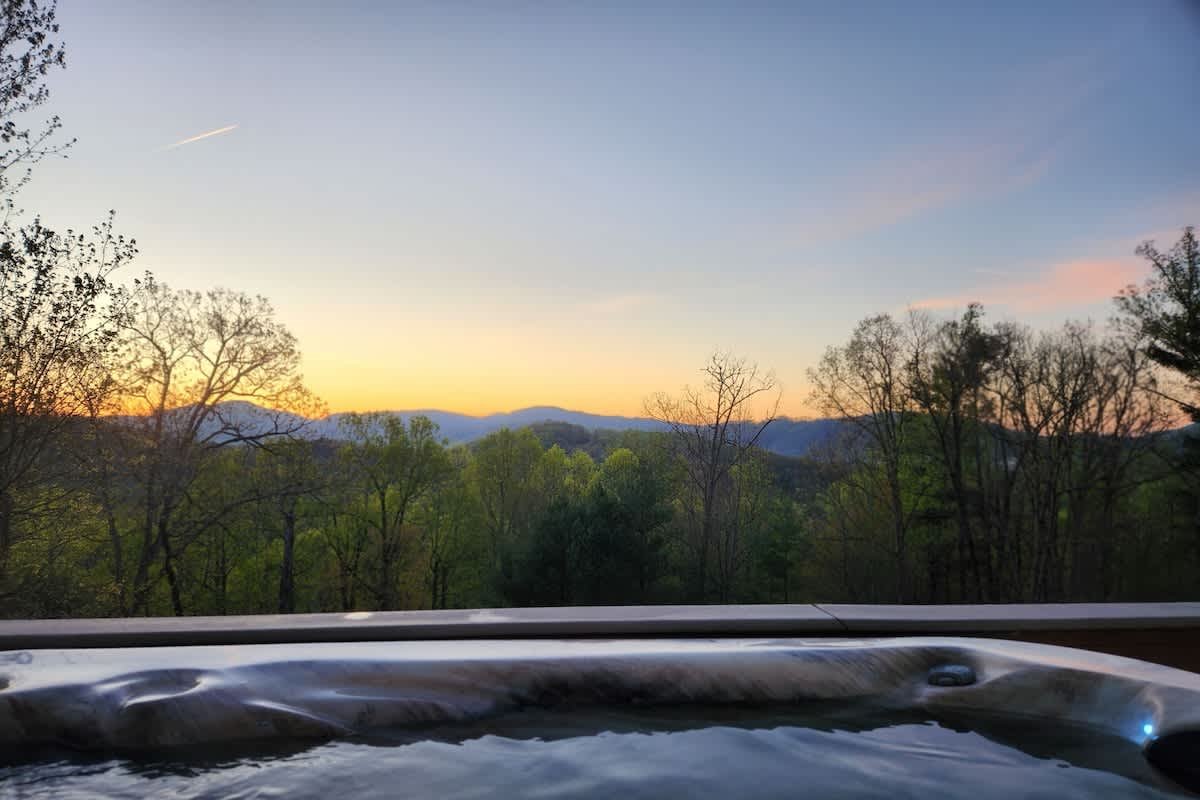 New! Relax at Blue Ridge Dream in Asheville gallery image 2