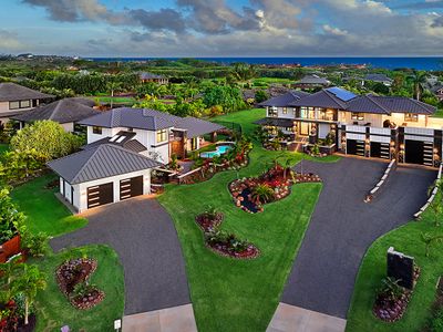 Hale Kahili: 8BR Ocean View Estate w/Pools+Spa!