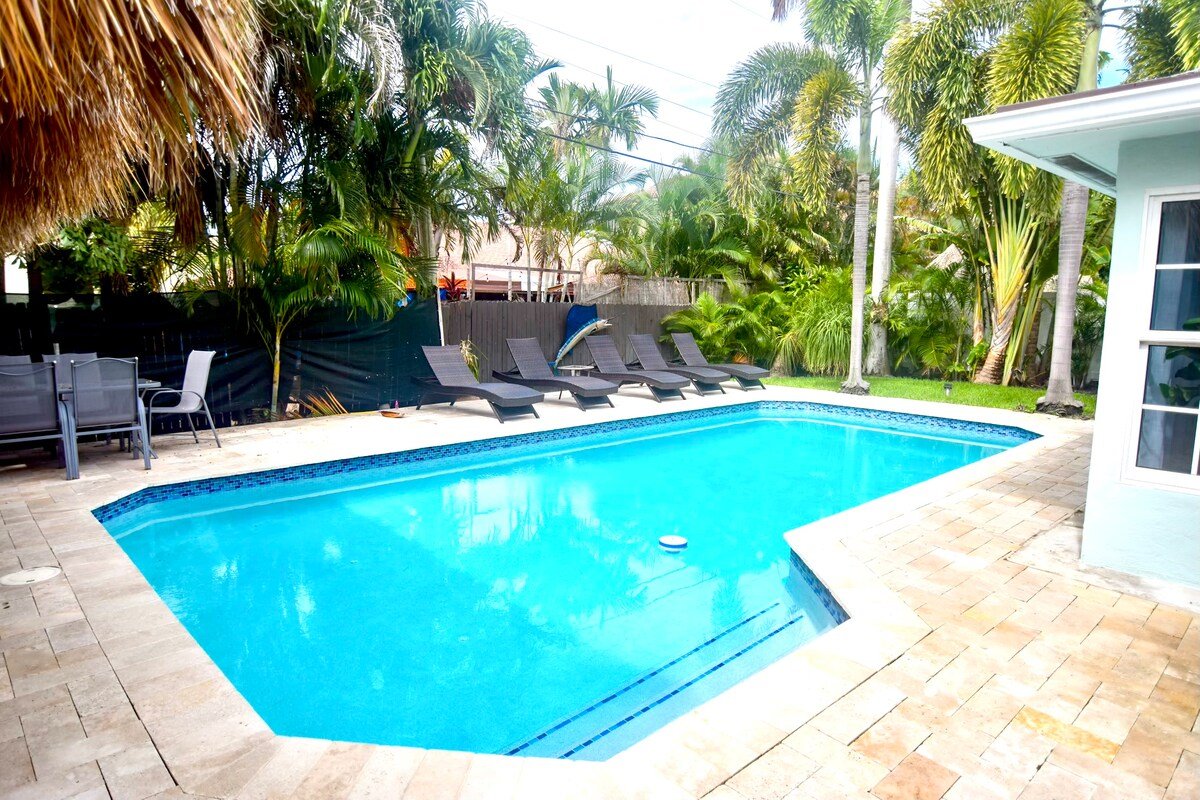 Designer luxury home, tikihut, pool, walk to beach gallery image 4