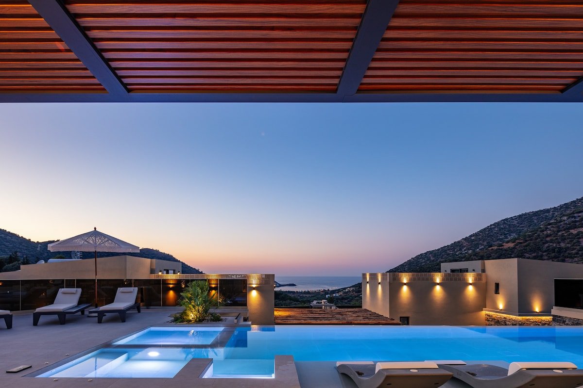 Luxury Villa with Sea Views, Fire Pit & near beach gallery image 2