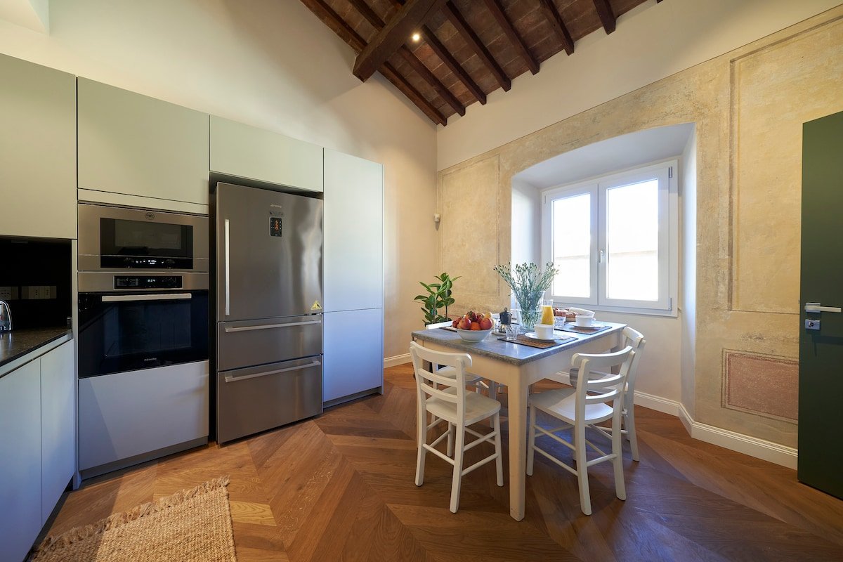 New, Bright and Luxury Apartment in Oltrarno gallery image 4