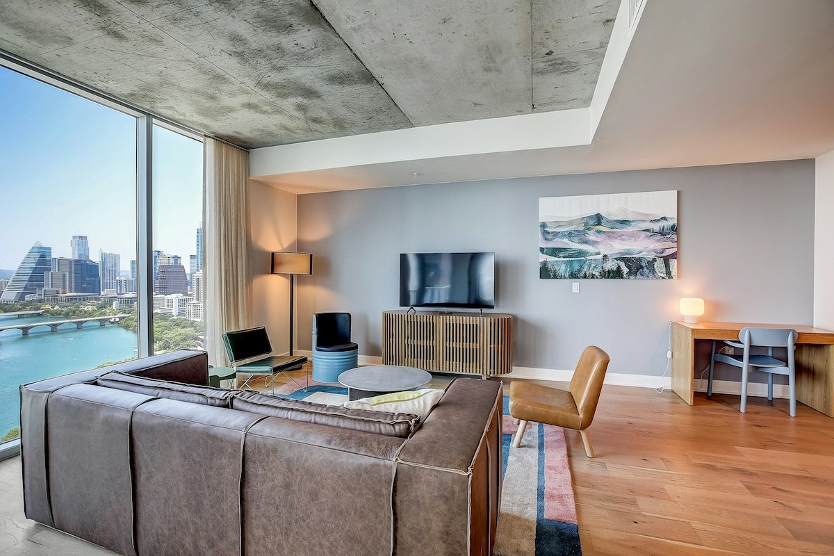 Stylish 2BR Lakefront Natiivo Austin 29th-Floor gallery image 2
