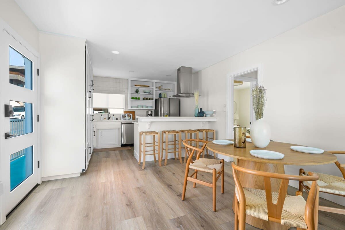 Oceanview Suite | Steps from Ocean | King bed gallery image 4