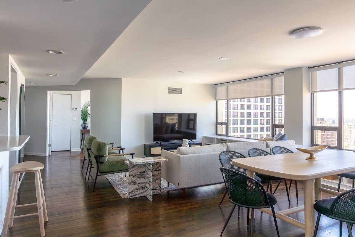 Luxury Designer Penthouse Combo |North| Gold Coast gallery image 5