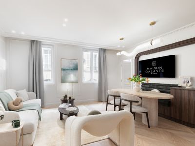 A Sophisticated 1-BR with Services in Louvre