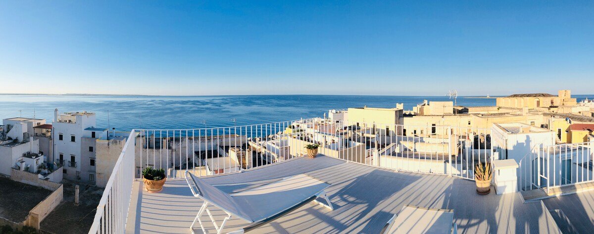 Fabulous historic Palazzetto breathtaking seaview gallery image 4