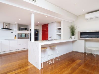 Huge Light 2 Level Entertainer Home