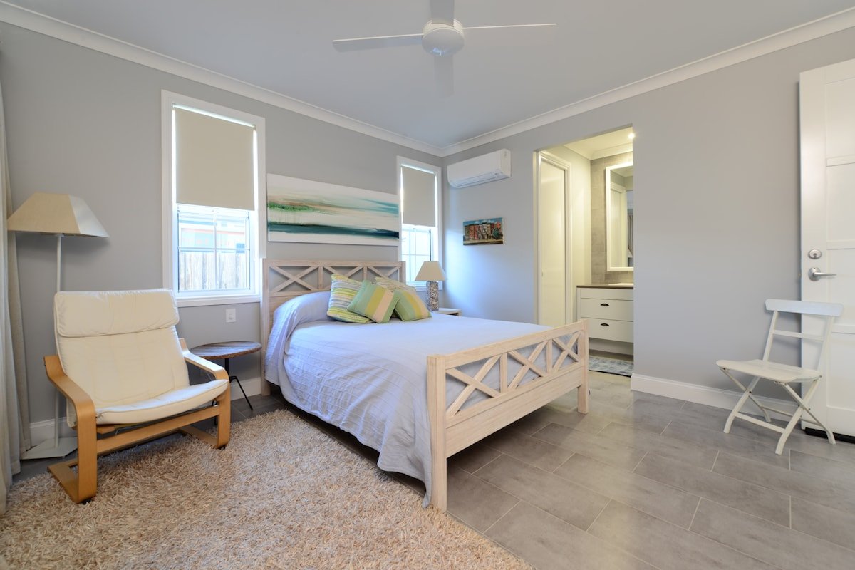 Seaside City Beach Home gallery image 4