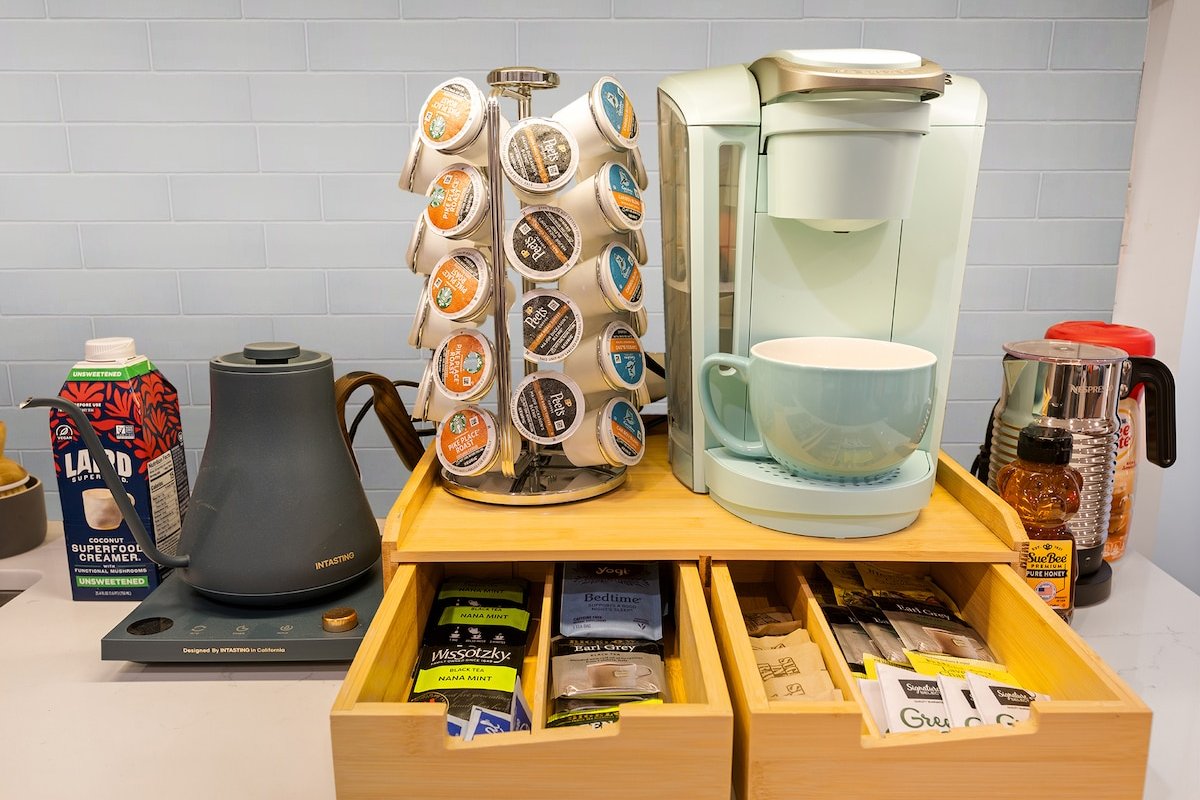 Beach 5 Min • 2 KINGs • AC • W/D • Free Parking gallery image 5