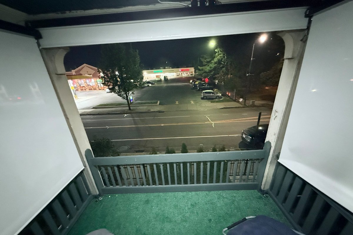 South Wedge 3BR—Your Urban Oasis! gallery image 5