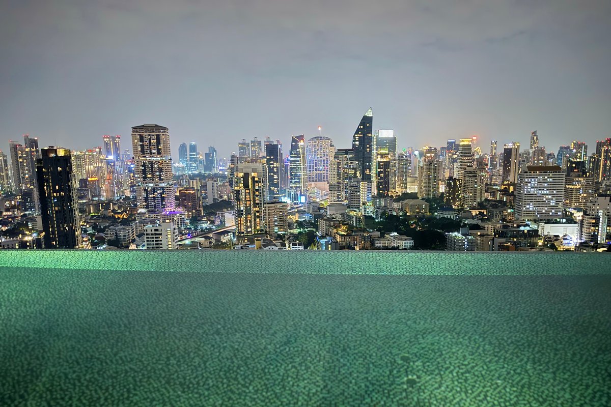 Luxury condo with infinity pool and private onsen