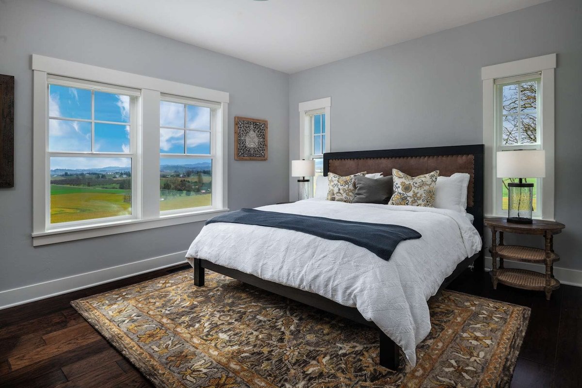 Incredible New Farmhouse, Huge Deck, Ping Pong gallery image 2