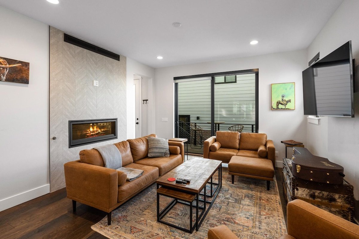 The City Slicker – Spacious 3 Bedroom Luxury Town gallery image 2