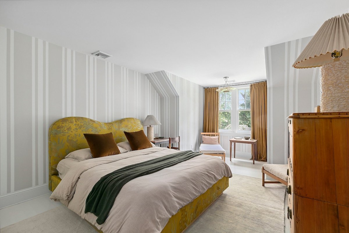 Designer’s Hamptons Stunner gallery image 3