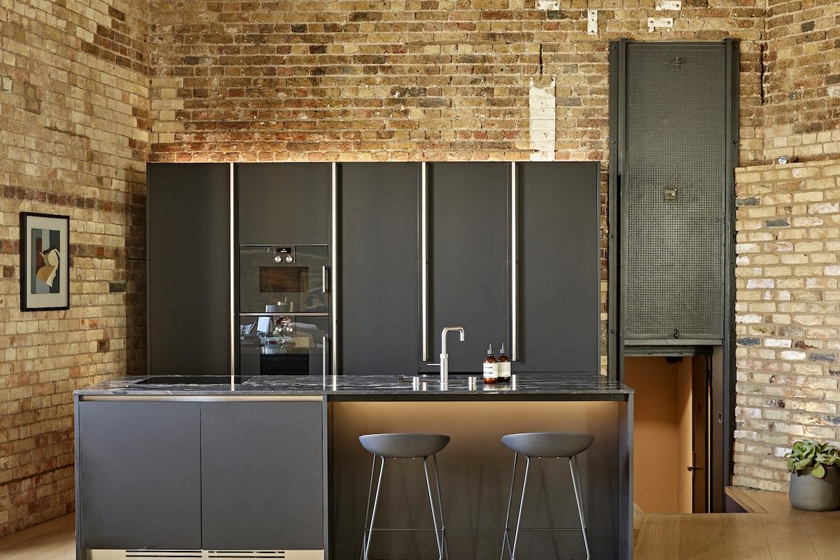 Large and Central Designer Home with Balcony gallery image 2