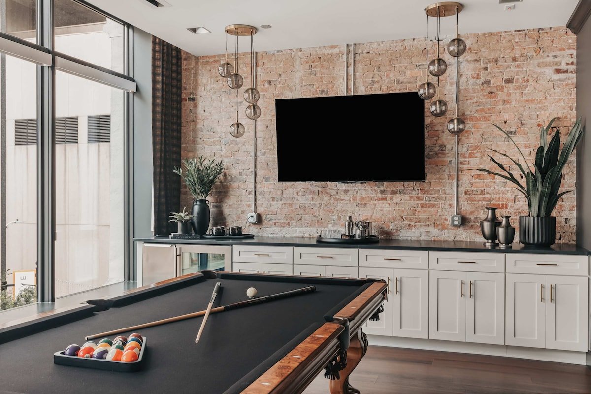 Starr Piano • Highball Suite • Dramatic Luxe gallery image 2