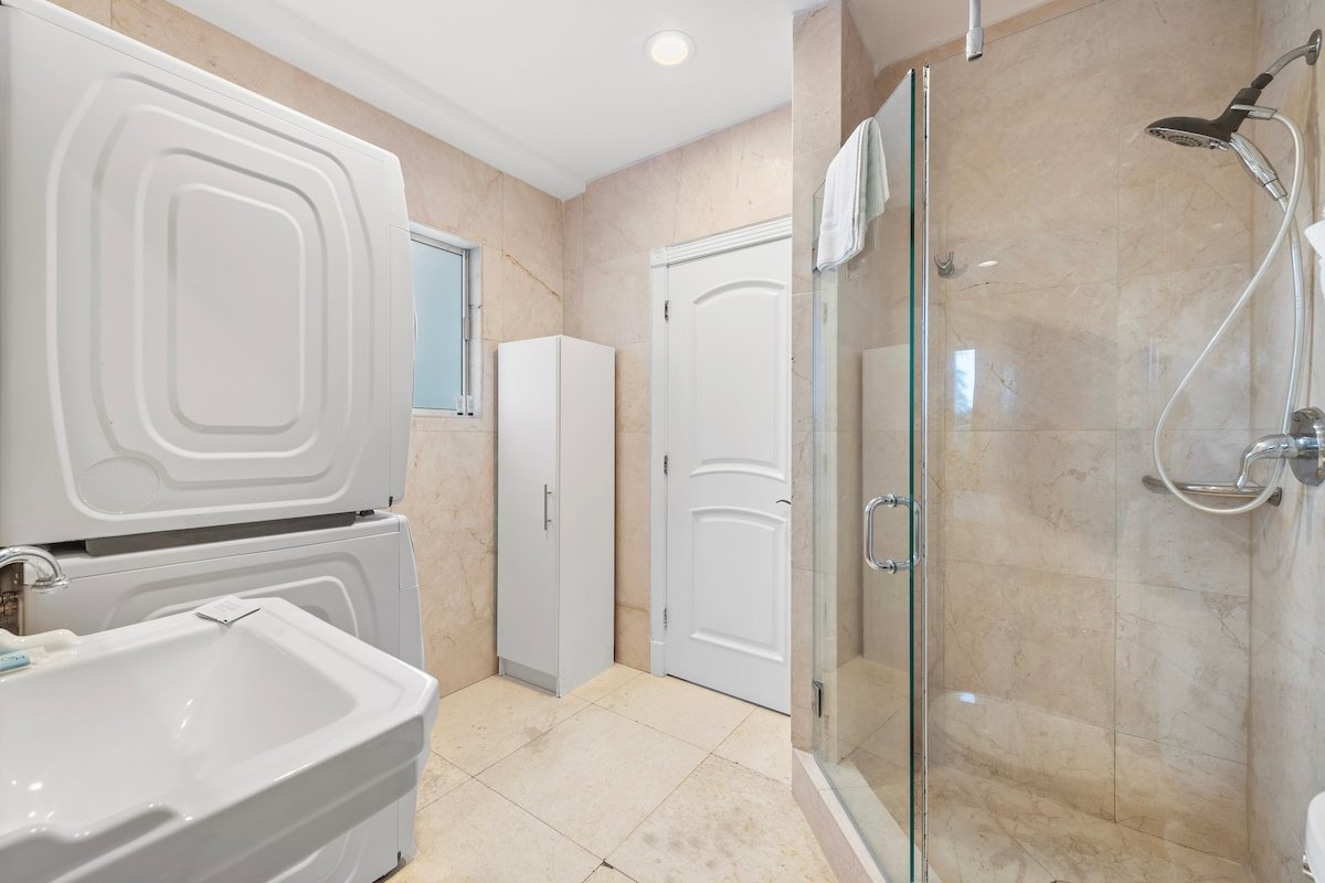 Sea Ray Jr. Penthouse – 301PH gallery image 4