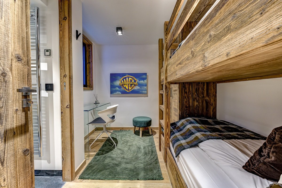 Peaceful hamlet + daily pastry delivery & cleaning gallery image 3