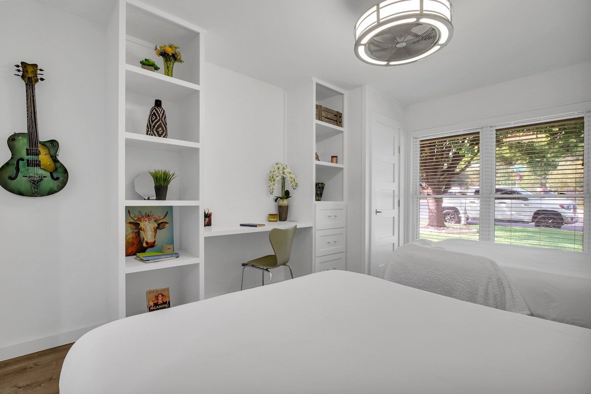 Luxurious Experience at “Casa Blanca” Heated Pool gallery image 5