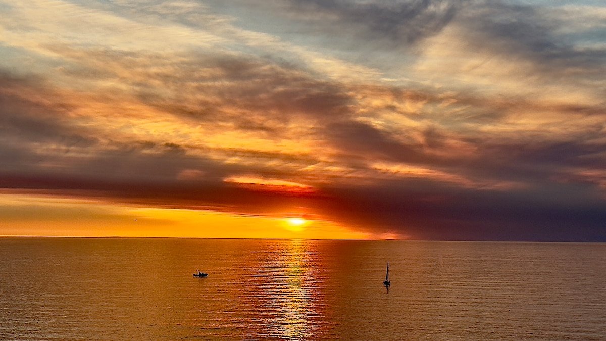 Gorgeous Oceanfront View / 2 Bed / 2 Bath gallery image 5