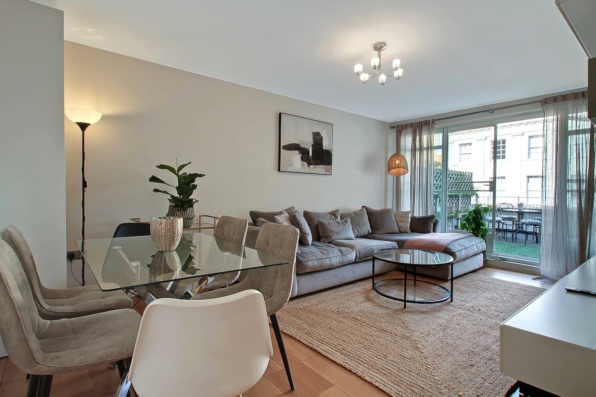 Fantastic Central Chelsea 3 Bed with Roof Terrace gallery image 3