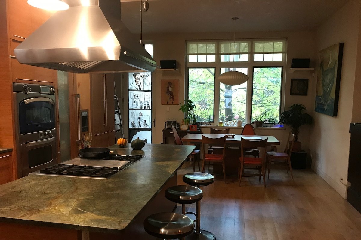 3 bedroom with chef’s kitchen/private back patio gallery image 4