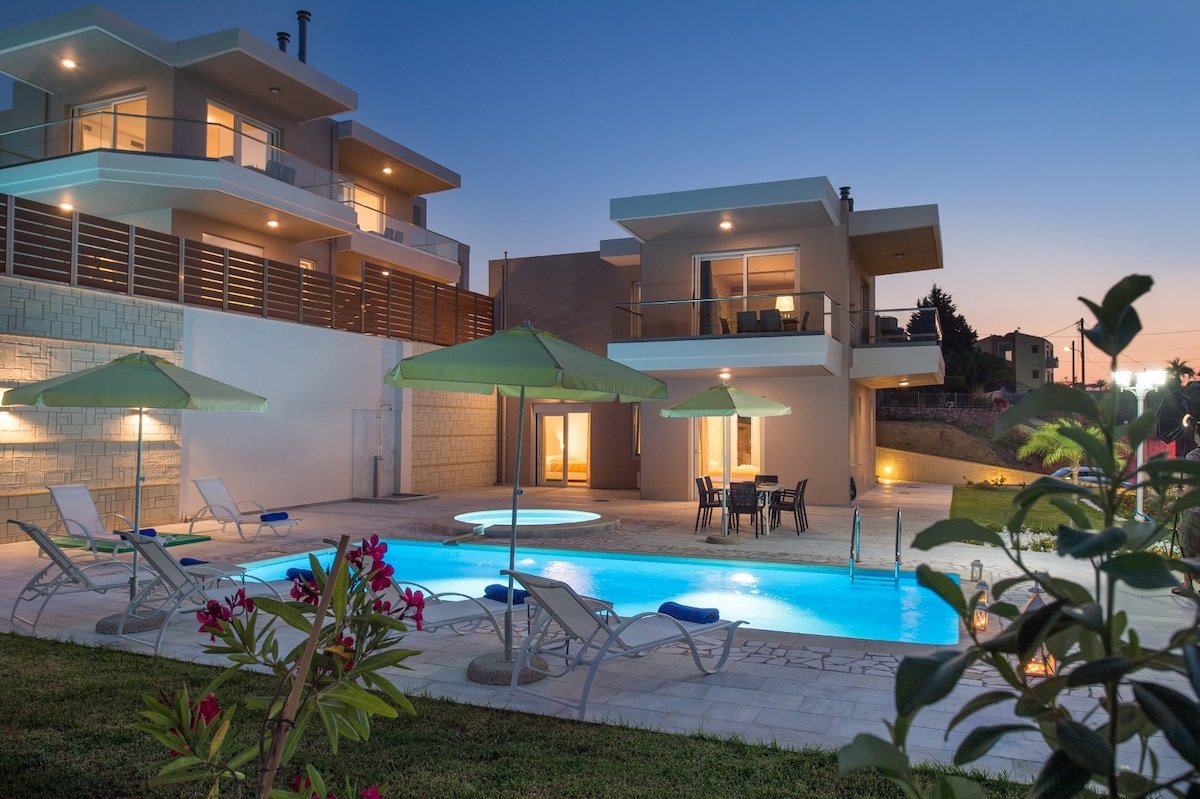 Heated pool★500mt to beach★Jacuzzi★6bdr★17 sleeps gallery image 2