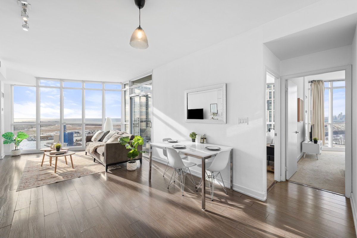 Cozy 2BR Condo | Near Rogers Centre + Parking! gallery image 5