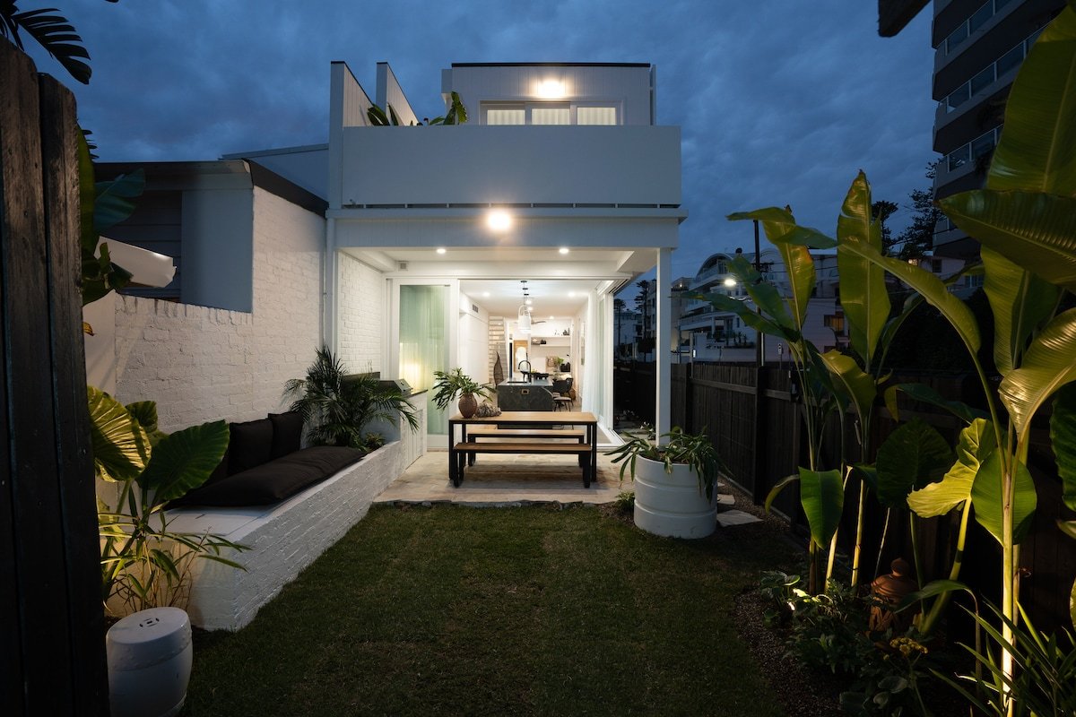 Ultimate Luxury Just 100 Steps from Manly Beach gallery image 2