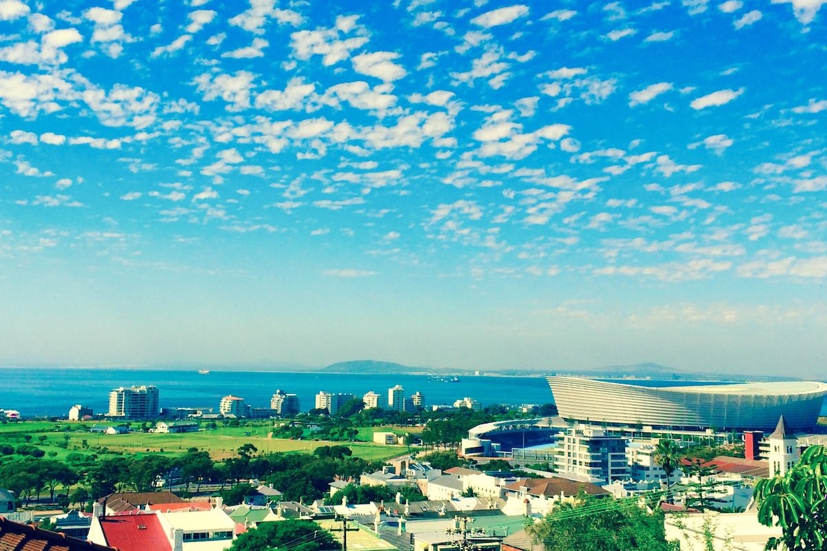 Sun & sea in a luxurious, downtown villa gallery image 4