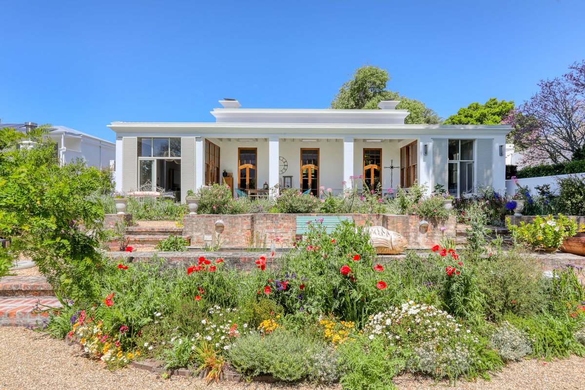 Stylish 3-Bed Constantia Home with Mountain Views