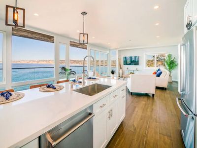 Panoramic Ocean Vistas With Hot Tub and Firepit