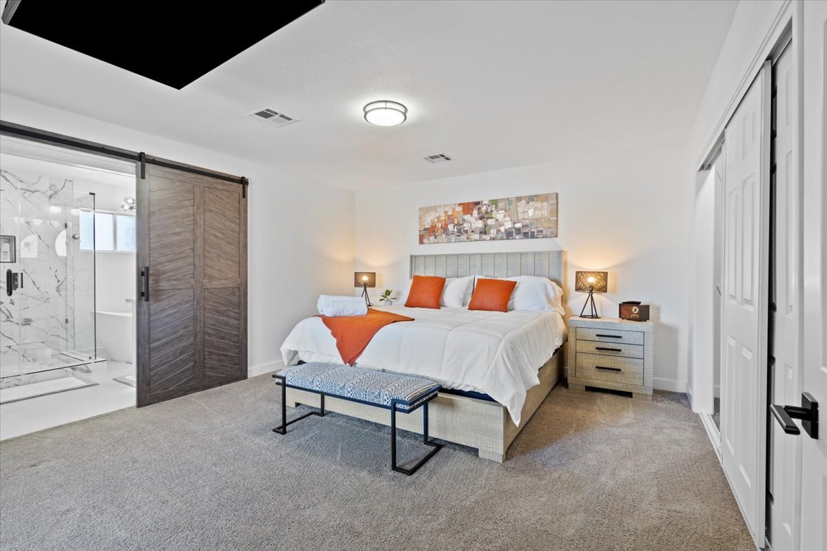 6MinsfromStrip/Airport!RVPrking!Pool/Pickleball! gallery image 3