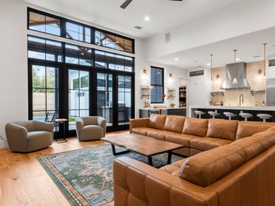 6 Bedroom East Downtown House with Pool