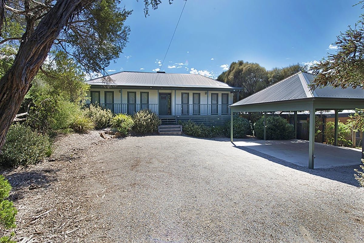 Poolside Sorrento – gallery image 5