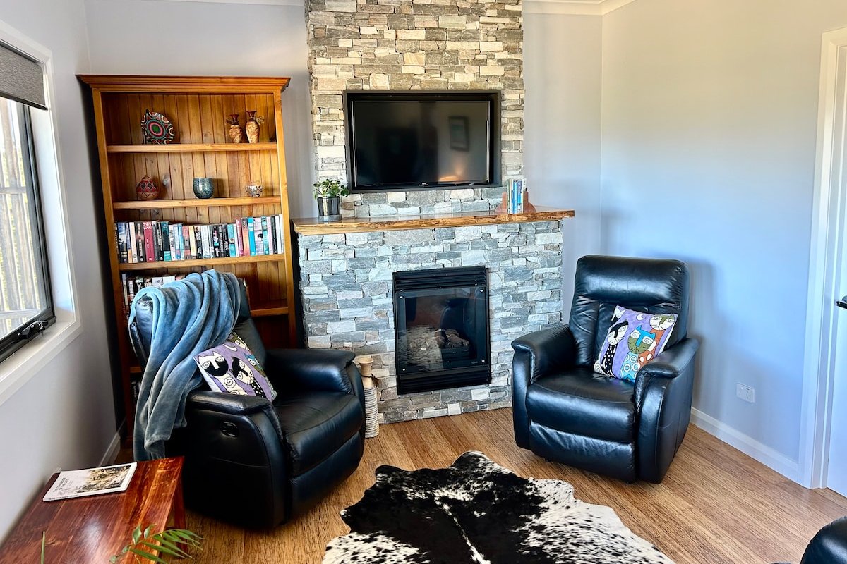 Manna Hill Farm Cottages – Mt Roland View gallery image 3