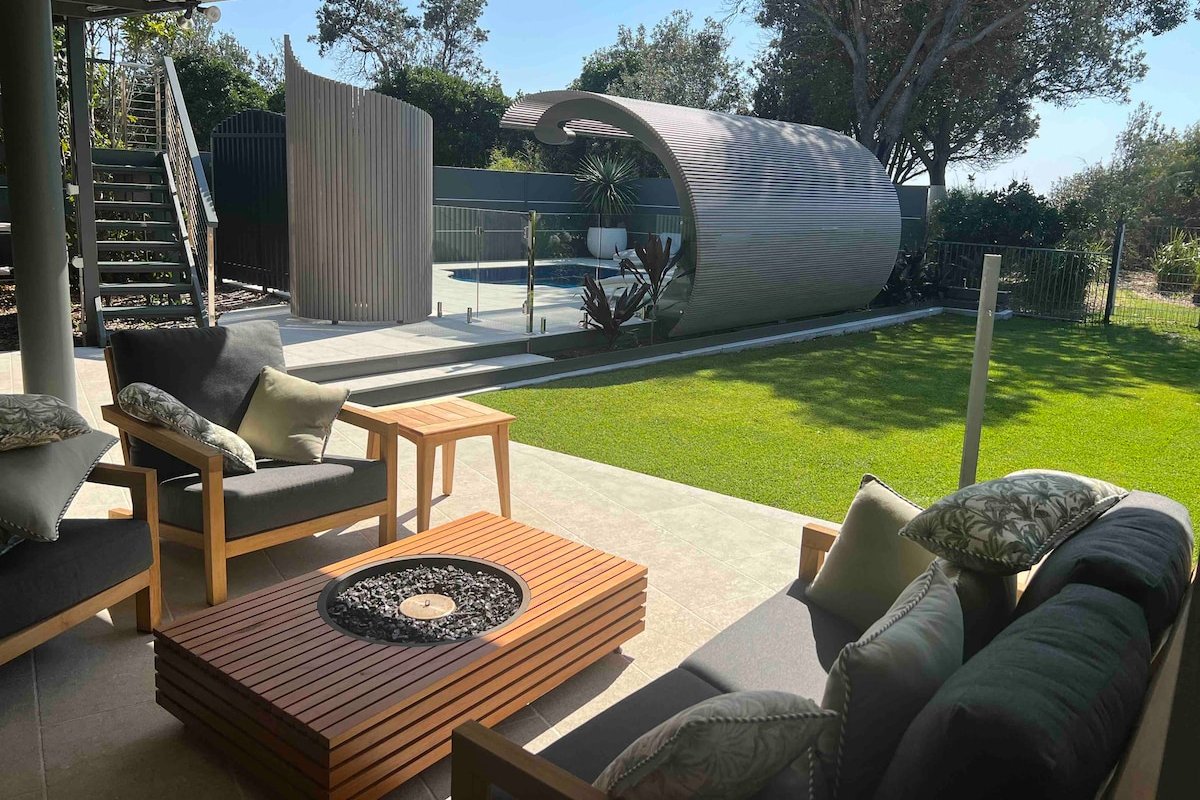 Black Diamond Absolute beach front gallery image 3