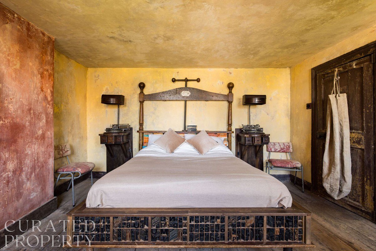 Extraordinary Grade II-listed early Georgian Home gallery image 5