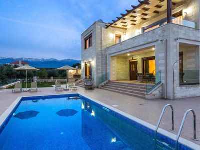 Villa Medina – Modern Stone Villa – groups/family