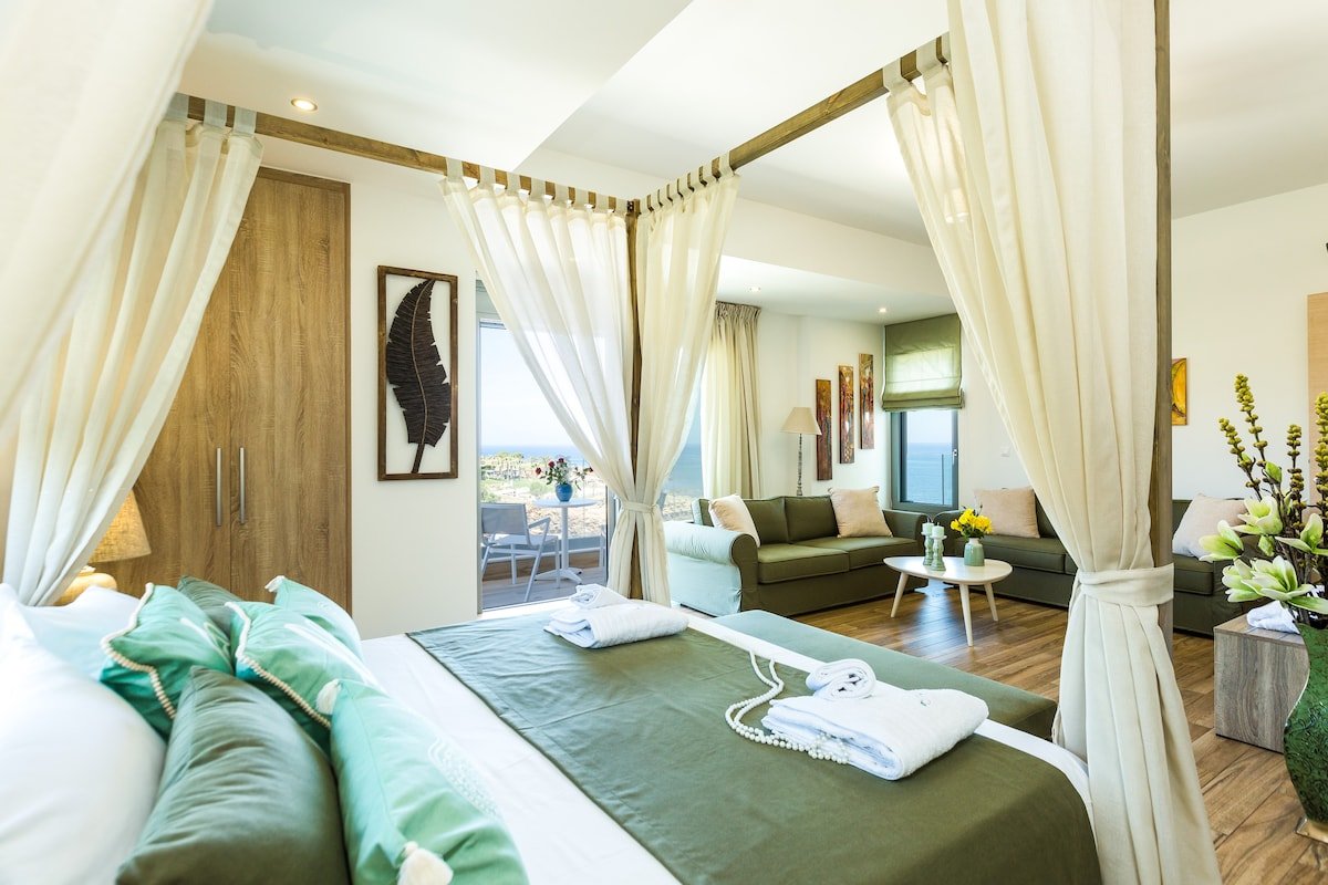 Premium Beachfront Villa, 40m from the beach! gallery image 5