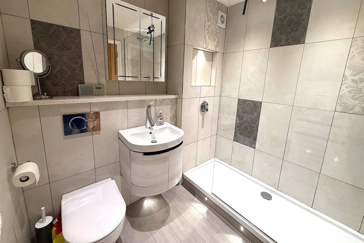 Covent Garden Apartment gallery image 5