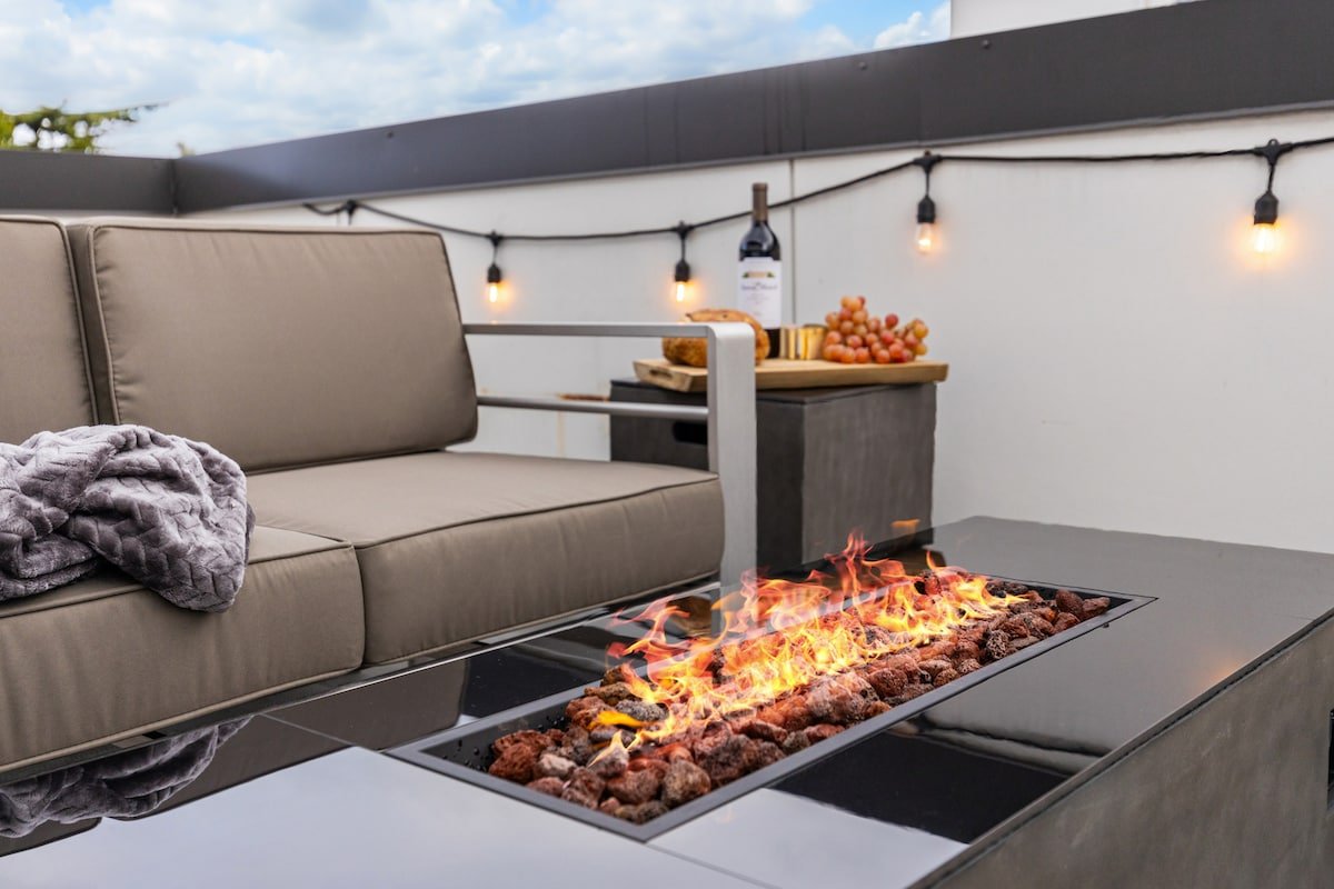 15 Min Stadium, Downtown & Airport. Walkable! gallery image 3